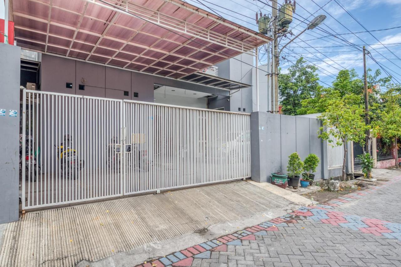 Reddoorz Near Surabaya Zoo Hotel Eksteriør billede