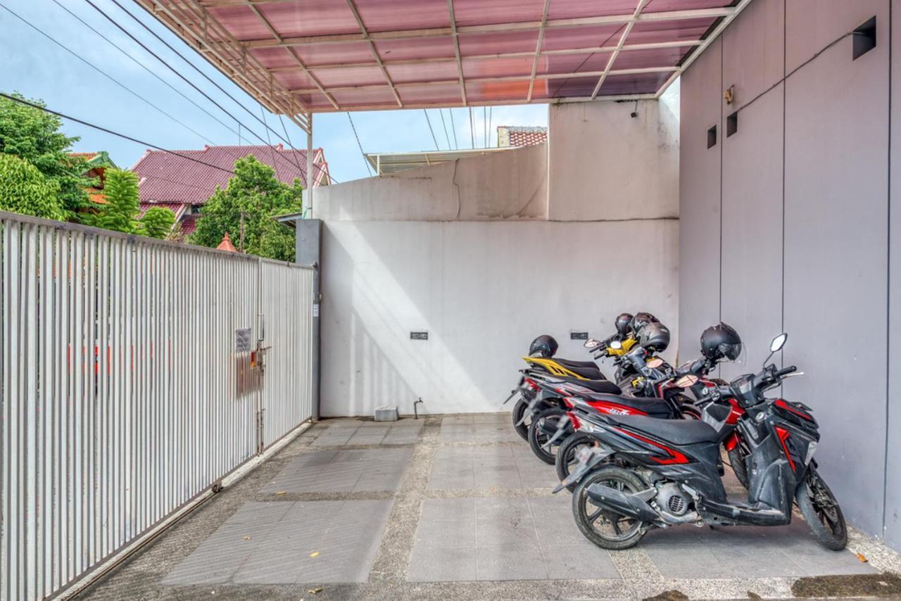 Reddoorz Near Surabaya Zoo Hotel Eksteriør billede